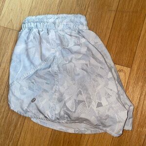 Lululemon Hotty Hot Line Shorts 4”- white with design